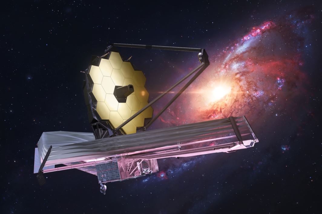 تلسكوب جيمس ويب يظهر وسط الفضاء أمام مجرة كبيرة ويقوم بتوجيه عدسته السداسية الذهبية اللون نحو هذه المجرة