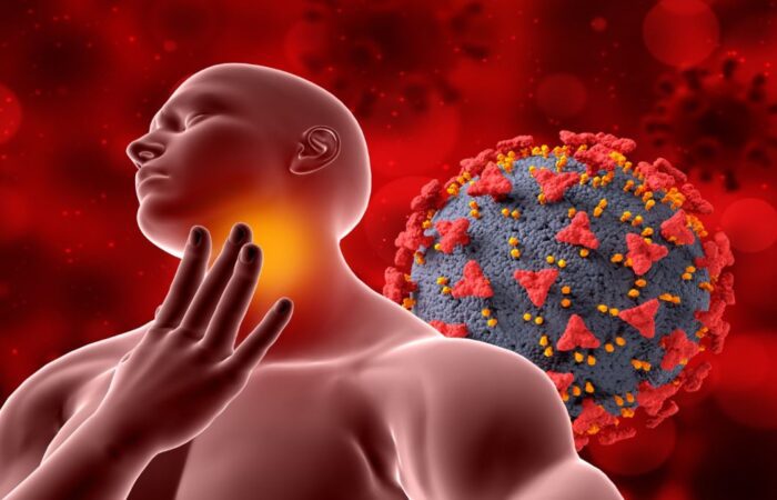 رسم توضيحي لشخص بالغ يضع يده على رقبته أمام الغدة الدرقية وخلفه تظهر كرة باللون الرمادي ذات رؤوس تاجية وهي أشارة للفيروس