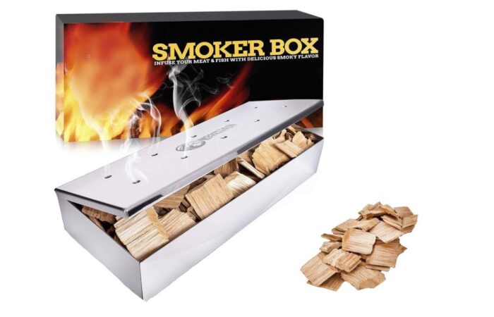 صندوق مستطيل فضي اللون يخرج منه دخان وبداخل الصندوق قطع خشبية صغيرة