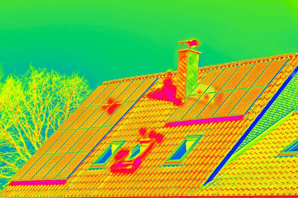 سقف منزل تم تصويره باستخدام الأشعة تحت الحمراء