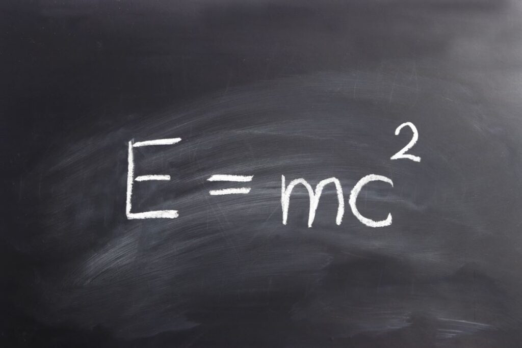 معادلة النظرية النسبية E=mc2