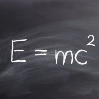 معادلة النظرية النسبية E=mc2