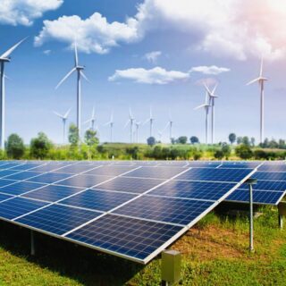 مزرعة لتوليد الكهرباء من المصادر الطبيعية كالشمس والرياح