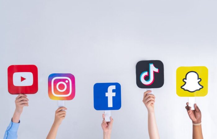 شعار وسائل التواصل الاجتماعي المشهورة