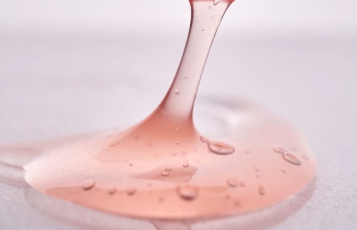 سائل مستحلب زهري اللون