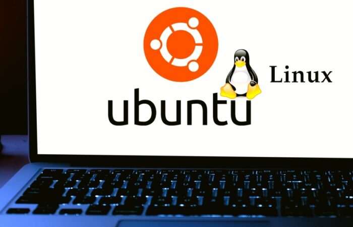 جهاز لابتوب مرسوم على شاشته شعار نظام Linux
