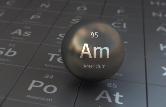 رسم توضيحي للجدول الدوري للعناصر وفي المنتصف دائرة مكتوب عليها بالإنكليزية Americium