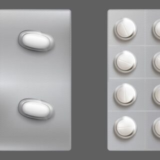 ظرفي دواء بداخله حبوب بيضاء اللون