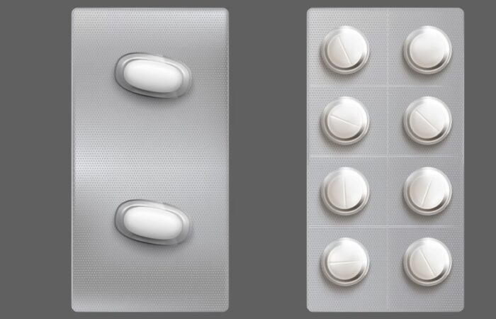 ظرفي دواء بداخله حبوب بيضاء اللون