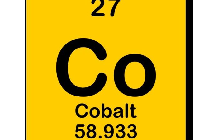 بطاقة برتقالية مربعة الشكل مكتوب عليها بالإنكليزية الرمز CO ورقم 27